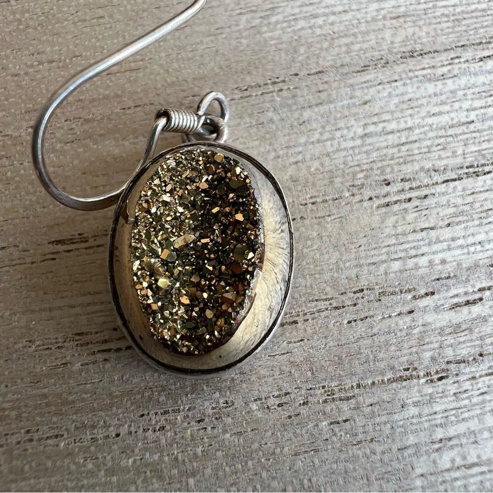 Gold glitter oval dangle drop earrings - Picture 4 of 6